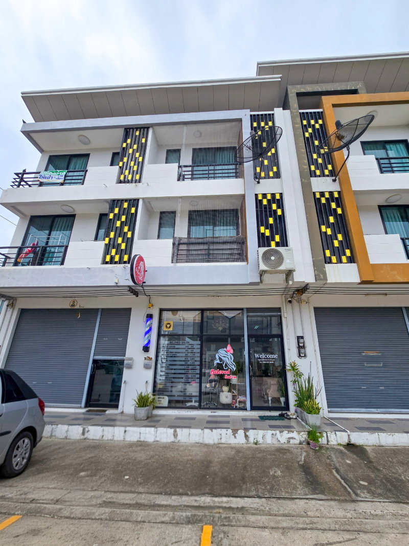 ขาย อาคารพร้อมผู้เช่า ดีทาวน์ สวนเสือศรีราชา (D Town) 3 ชั้น 4 ห้องนอน 5 ห้องน้ำ |✨รับรายได้ทันที  •สัญญายาวเช่าเต็มตลอด •ต้นโครงการหน้าบ้านไม่ชนใคร