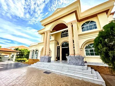 Houses for sale Chonburi : High End House for Sale Thung Klom Tan Man 4Bed Private Pool