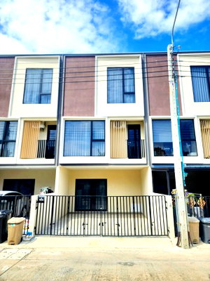 Townhouses for rent Bang Pu Industrial Estate : KhlongLuangPhaeng BangKaeo BangNa Altitude Craft Bangna 3-story townhome for rent 3bed 3bath 17.5sq.