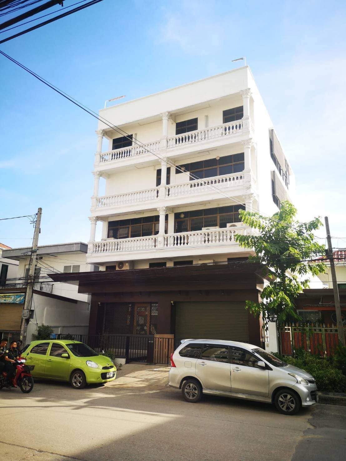 🏢✨ ให้เช่าอาคารสำนักงาน 4.5 ชั้น ซอยอ่อนนุช 70/1 เหมาะสำหรับบริษัท สำนักงาน โชว์รูม คลินิก หรือธุรกิจออนไลน์ที่ต้องการพื้นที่สต๊อกและแพ็กสินค้า