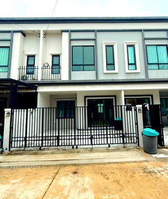 Townhouses for sale Lamlukka Khlong Song  : Townhome for Sale: Brighton Khukhot – Lam Luk Ka, Pathum Thani  Land Area: 17.2 sq.w 140 sq.m.  2 Bedrooms | 3 Bathrooms  Price: Negotiable