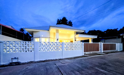 Houses for sale Chonburi : 3 Bedroom House for Sale Takhian Tia North Pattaya