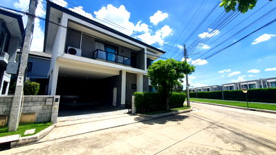 Houses for sale Bang Kruai Nonthaburi : Single house for sale, Centro Ratchaphruek Suan Phak, corner unit.