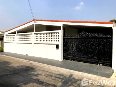 Houses for rent Bangkok : 3 Bedroom House for rent in Lat Phrao, Bangkok  6667772