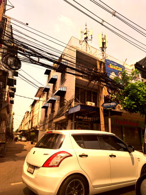 Shophouses for rent วิทยาลัยพยาบาลทหารอากาศ : 🏢3 Story Commercial Building for Rent –  Phahonyothin 69/8  Prime location  15 sq.wah per unit (Total 45 sq.wah)  •450 sq.m. 