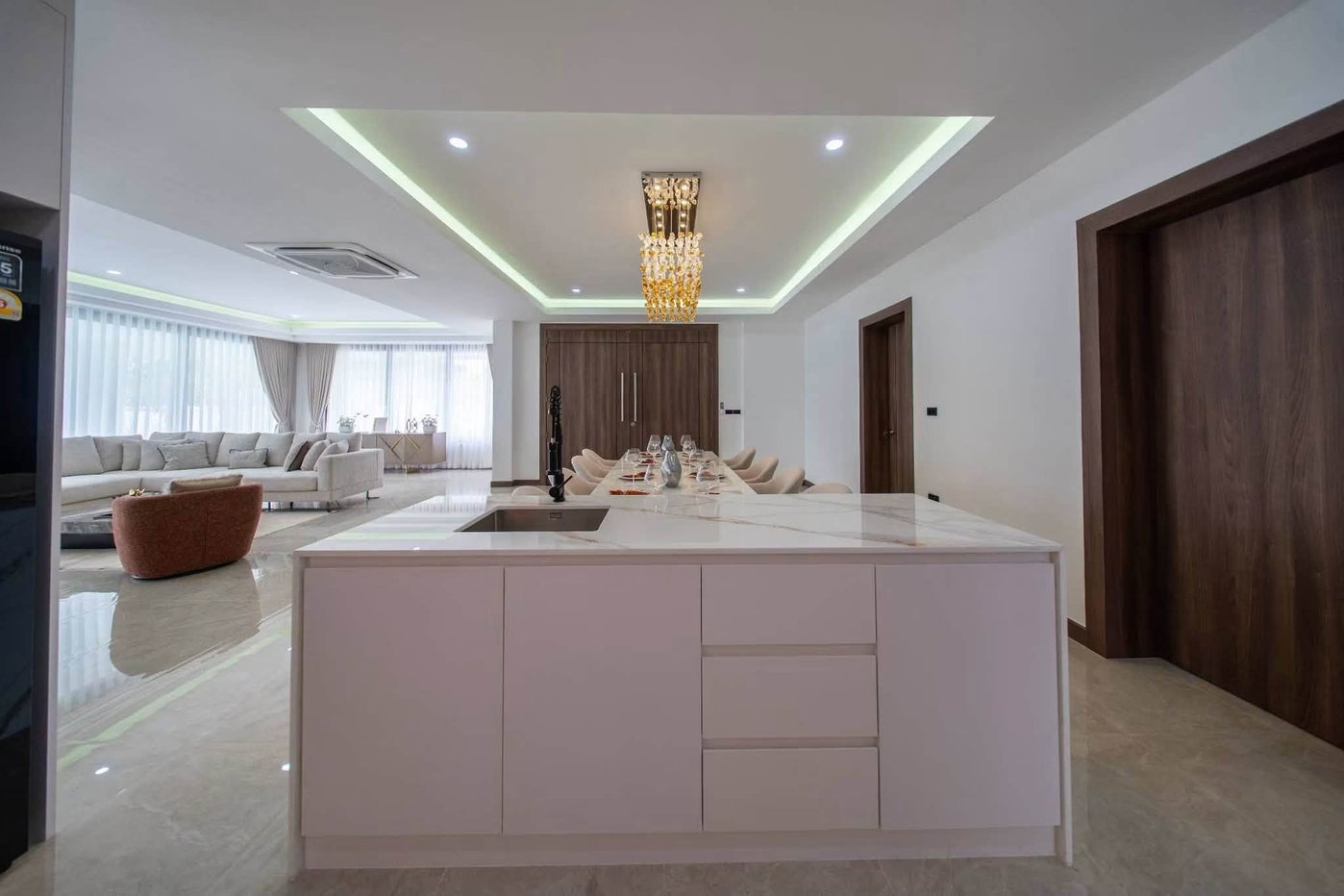 รูป High End 5 Bedroom Pool Villa for Sale Huay Yai Pattaya - รูปที่ 12/26