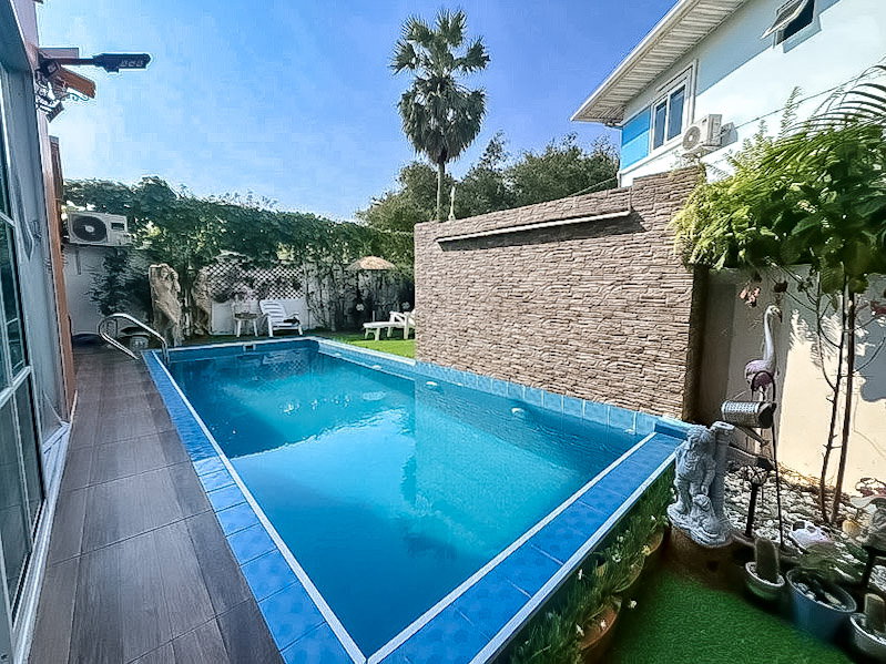 รูป Stylish House for Sale Chaiyapruek Pattaya 3Bed Private Pool - รูปที่ 2/10