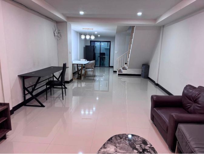 3-bed townhouse for rent, 18 sqm, 18 sq wah, Huai Khwang
