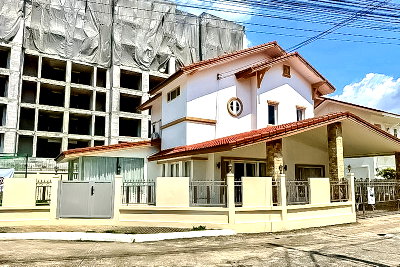 Houses for sale Chonburi : High End House for Sale Jomtien Pattaya 4 Bedrooms Near Beach