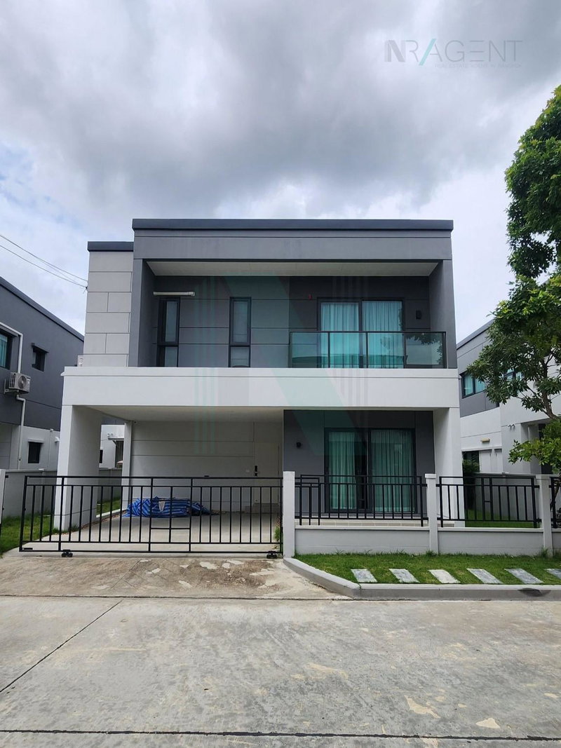 บ้านเดี่ยวให้เช่า : ให้เช่าบ้านเดี่ยว 2 ชั้น เซนโทร บางนา 4 ห้องนอน 4 ห้องน้ำ