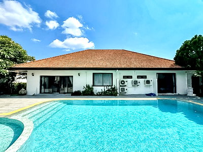 Houses for sale Chonburi : High End House for Sale Thung Klom Tan Man 3Bed Private Pool
