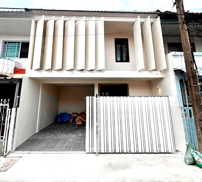 Townhouses for sale MRT Phawana : 🏡 Modern Minimalist Townhome for Sale | Ladprao 41, near MRT Phawana (only 1 km away). Selling price: 5.49 million baht.