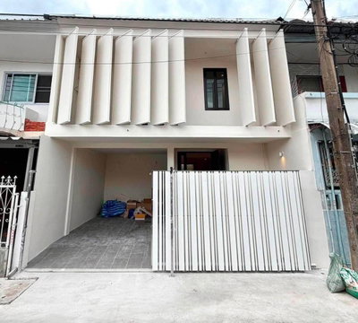 🏡 ขายทาวน์โฮม Modern Minimal | ลาดพร้าว 41 ใกล้ MRT ภาวนา เพียง 1 กม. ขายเพียง 5.49 ล้านบาท