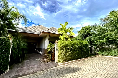 Houses for sale Chonburi : Stylish House for Sale Huai Yai East Pattaya 2Bed Fully Furnished