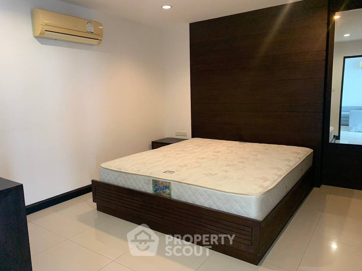 picture Pet-Friendly 2-BR Fair Tower Condominium 400m To BTS On Nut (ID 3234154) - 13/17