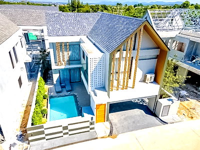 Houses for sale Chonburi : High End House for Sale Thung Klom Tan Man 4Bed Private Pool