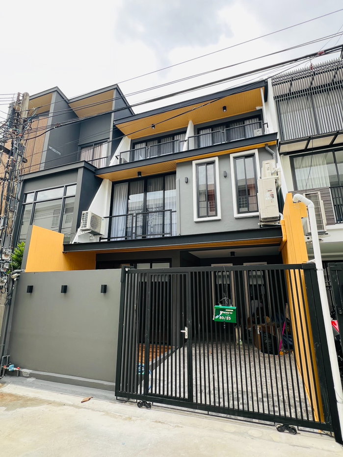 รูป 🔥 Townhome for Rent – Ekkamai 22 : 4BR  for Rent – 80K (Negotiable) 🔥 - รูปที่ 2/37