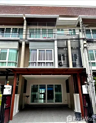 Houses for rent Thonburi Vocational College : Modern 3-Story Townhome Urban Sathorn-500m to BTS Bang Wa 6716010
