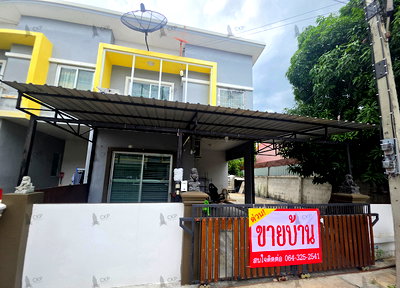 Houses for sale Bronson and Jacobs International  : L260131 | For sale: 2-story end-unit house in Nirand Ville 10, Bang Phli – Lat Krabang area, The house is in good condition and ready to move in.
