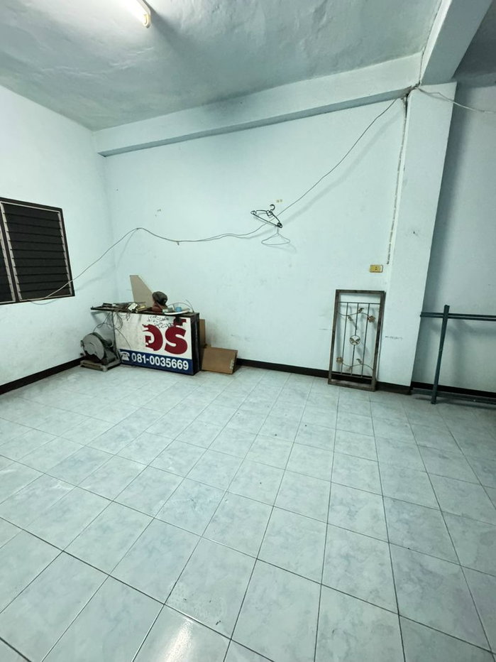 รูป ให้เช่าอาคาคาณพาณิชย์ 3 ชั้น ติดถนน เครือสหพัฒน์ ศรีราชา - รูปที่ 8/9