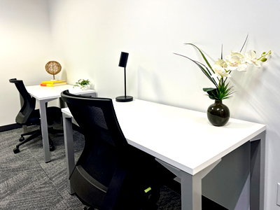 Office for rent Ratchaprarop Road : Fully serviced private office space for you and your team in HQ Century The Movie Plaza