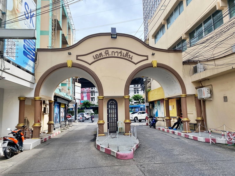 รูป บ้านเดี่ยวหรูใจกลางปิ่นเกล้า ม.เอสพี การ์เด้นท์ ถนนบรมราชชนนี ซอย 2 บนที่ดินขนาด 133 ตร.วา พื้นที่ใช้สอยประมาณ 485 ตร.ม. - รูปที่ 18/18