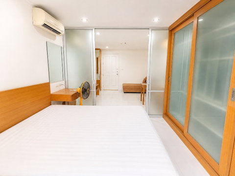 For Rent ให้เช่าลุมพินีเพลสรามอินทรา ติดห้างCentral และBTS หน้าตึก+ เฟอร์นิเจอร์ครบ