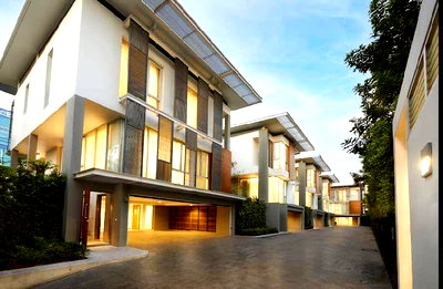 เช่าบ้านเดี่ยว วิทยาลัยพณิชยการอินทราชัย : บ้าน 3 ชั้น Pool villa ย่านพระราม 9 "Hem52" | 3 ห้องนอน 3 ห้องน้ำ พื้นที่ 360 ตร.ม. | **ค่าเช่า 160,000 บาท**  นัดชม แอดไลน์ ID: @property.ma