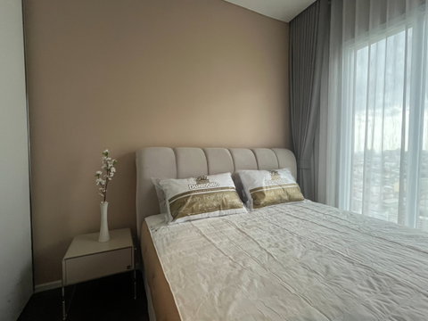 ให้เช่าราคาถูก คอนโดห้องใหม่ The Saint Residences 2-Bed ชั้นสูง ห้องสวย ระเบียงทิศใต้