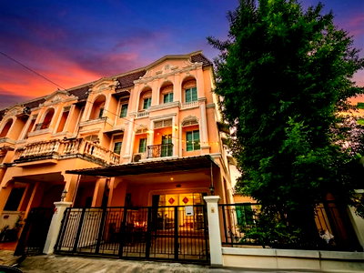 Townhouses for rent Bangkok : House For Rent at Urban - Sathorn BTS Bang Wa / Pet Friendly
