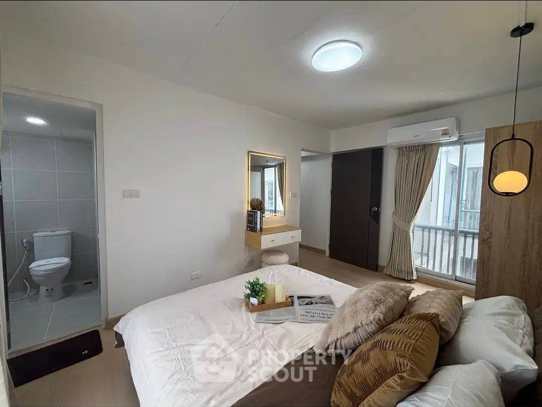 picture Pet-Friendly 2-BR At Tana Place Condominium Ladprao 71 (ID 3237059) - 8/12