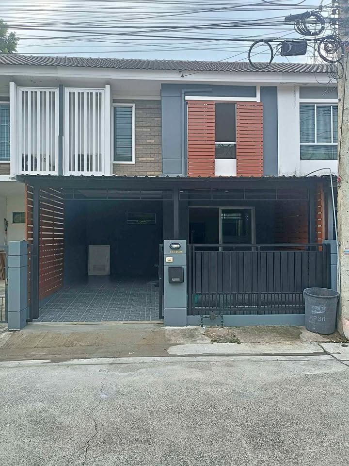 Townhouses for sale : 🔥 FOR SALE – Beautifully Renovated Townhome, Ready to Move In! 🏡 Pruksa Ville 56 |Near Central Salaya
