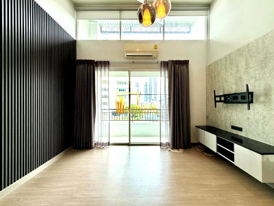 คอนโดให้เช่า : The Bangkok 61 | Modern 3 Bed Condo For Rent in Ekkamai - BR6767CD