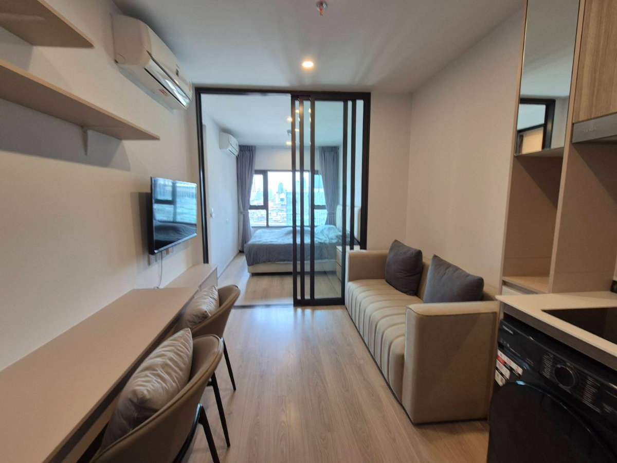 Life Rama 4-Asoke for rent, beautifully decorated room, good price, fully furnished, 1 bedroom, 1 bathroom.
