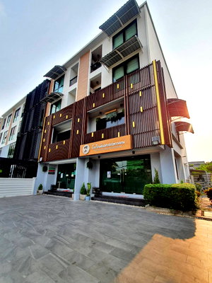 Home office for sale Crystal Design Center : 2-unit commercial building, beautifully renovated and suitable for use as a Home Office,Soi Sangkhom Songkhro 5