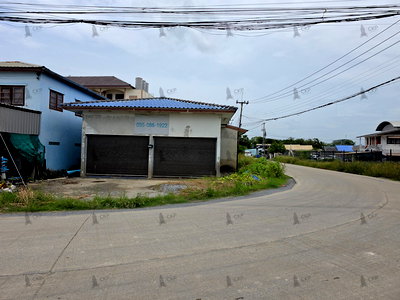 ที่ดิน ถนนราชพฤกษ์ : L260133 | ขายที่ดินพร้อมสิ่งปลูกสร้างคล้ายโกดัง บนทำเลราชพฤกษ์ เหมาะสำหรับทำโกดังเก็บสินค้า พื้นที่ธุรกิจขนาดเล็ก