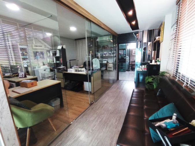 ขายโฮมออฟฟิศ 11 ห้องนอน 648 ตร.ม. 93.9 ตร.ว. เขตวังทองหลาง