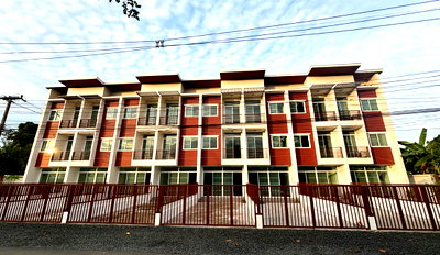Townhouses for sale Thepanya Hospital : Call : 096-995-9516 Patan TownHome 3-storey 255 sq.w., strong structure, convenient transportation, connected to Somphot Chiang Mai 700 Years Road