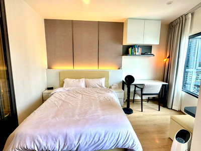 Condos for rent : Life Rama 4-Asoke for rent, beautiful room, good view, no buildings blocking it, can see the whole city. Fully furnished, 1 bedroom, 1 bathroom.