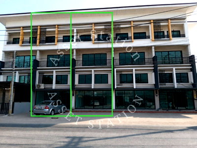 Shophouses for sale Lam Luk Ka : Commercial building, Khlong 3, Lam Luk Ka. | Near Klang Lad Sawai Market 