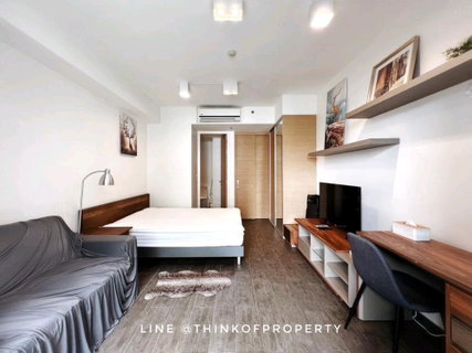รูปภาพ The Lofts Ekkamai | Condo The Lofts Ekkamai, next to BTS Ekkamai and adjacent to a park.