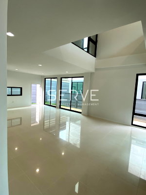 Townhouses for rent Bangkok : 🔥60K🔥- Town Home 3 Bed 4 Bath 38 sq.w.,220 sq.m. Good location Close to Don Mueang Airport at Nue Connex House Don Mueang / For Rent