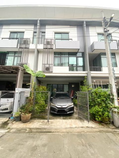 🟡 ขายด่วน!!! ทาวน์โฮม เพล็กซ์ เรสซิเด้นท์ นวมินทร์ 111 (Plex Residence Nawamin 111) ทำเลศักยภาพ 📍 กล้องวงจรปิดทั้งหลัง หน้าบ้านไม่ชนกับบ้านใคร