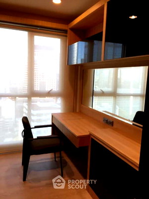 คอนโดให้เช่า : คอนโดชั้น 21 ห้องนอน 1 ห้อง Rhythm Sathorn ใกล้ BTS สะพานตากสิน (ID 3235694)