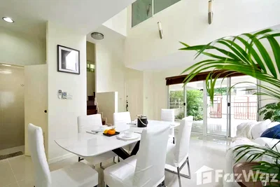 Houses for rent Big C Extra Rama 4 : 5 Bedroom House for rent in Khlong Tan Nuea, Bangkok  6717384