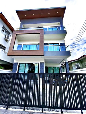 Houses for rent Makro Food Service Sukhumvit 71 : For Rent Detached House Sukhumvit65 Ekkamai BTS GH660