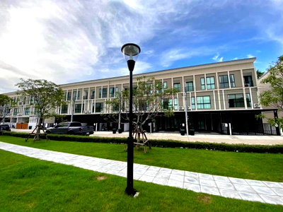 Townhouses for rent Bangkok-Chon Buri Motorway : For Rent Townhome Patio Srinakarin Rama9 GH655