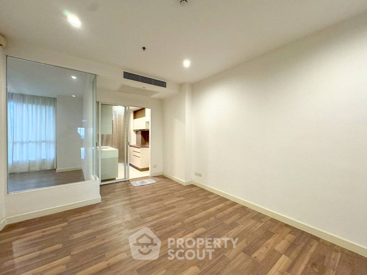 รูป คอนโด 1 ห้องนอน ชั้น 22 โครงการ The Room Sathorn-Taksin ใกล้ BTS โพธิ์นิมิตร (ID 3239843) - รูปที่ 7/11