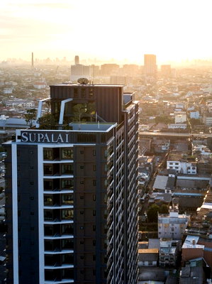 Condos for sale : Selling a 2-bedroom, 2-bathroom condo, 83.90 sq.m., at Supalai Loft Yaek Fai Chai Station. Price: 6.9 million baht. Interested? Call 0945539330 (Off).