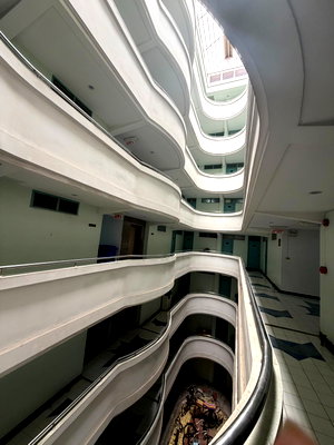 Condos for sale : Owner selling directly! Relocating to another province.